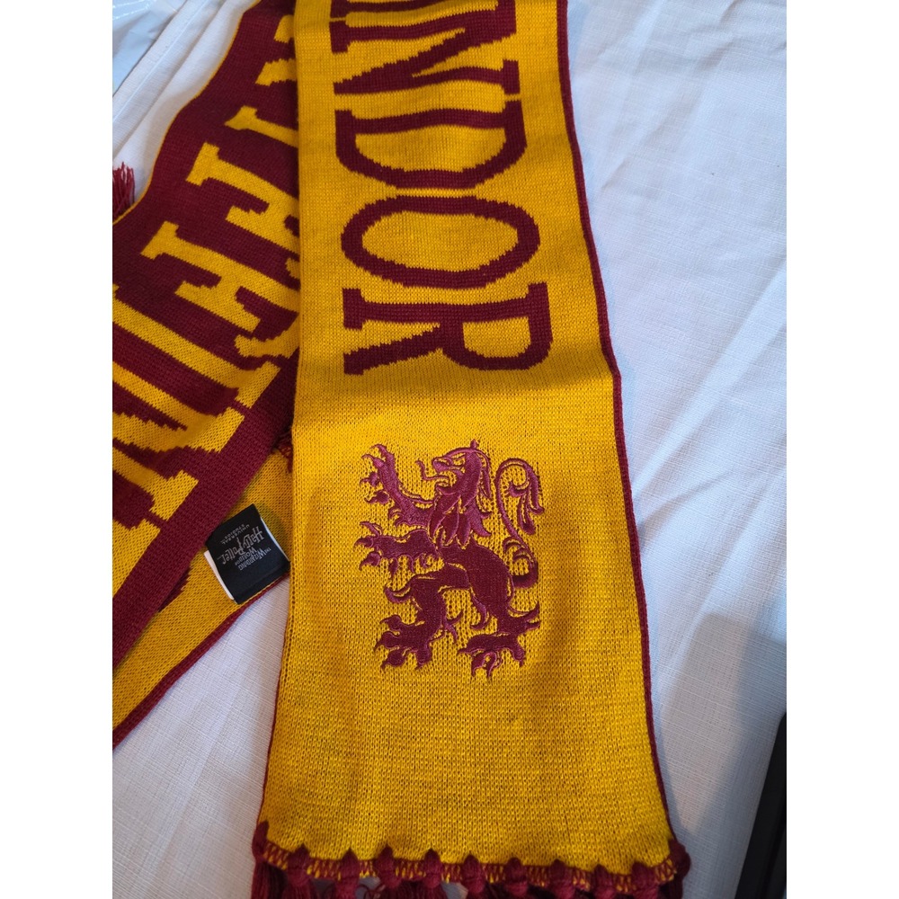 Harry Potter Gryffindor Scarf Universal Studios Wizarding World Burgundy Gold